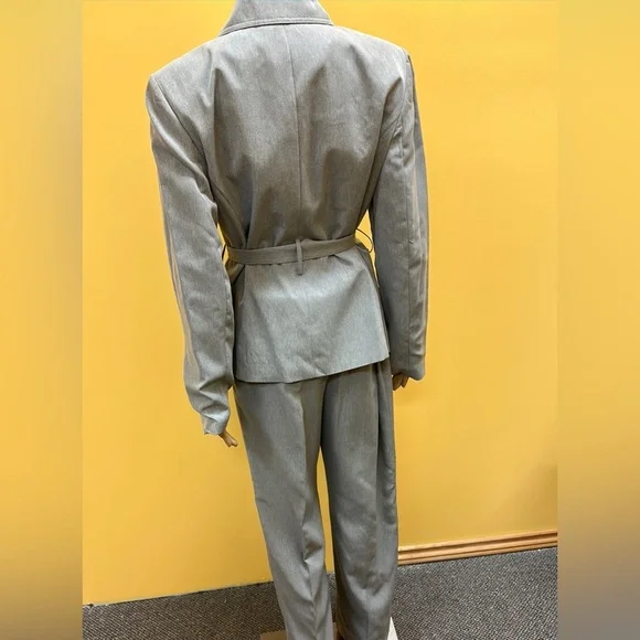 Isabella - Picture 3 of 3